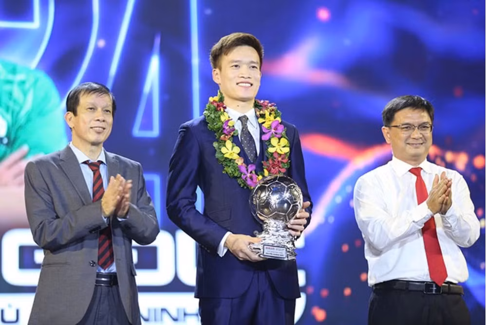 nguyen tien linh la chu nhan qua bong vang viet nam 2024 hinh 2