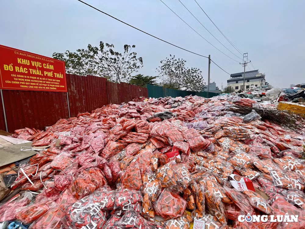 ha noi hang chuc tan rac o la phu dang tiep tuc duoc don dep hinh 1