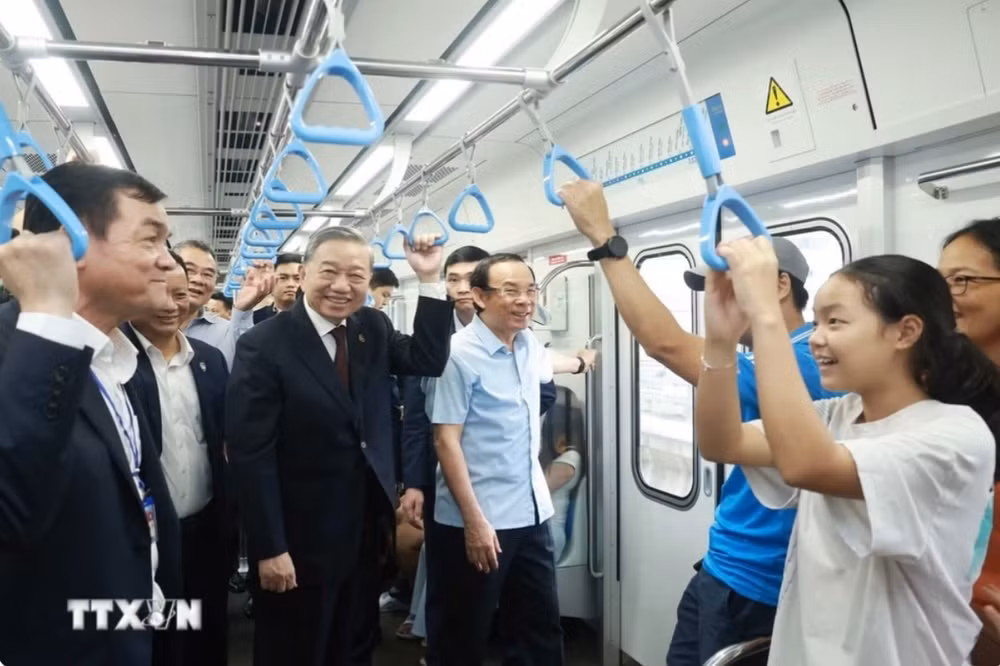 tong bi thu to lam trai nghiem thuc te tuyen metro ben thanh suoi tien hinh 1
