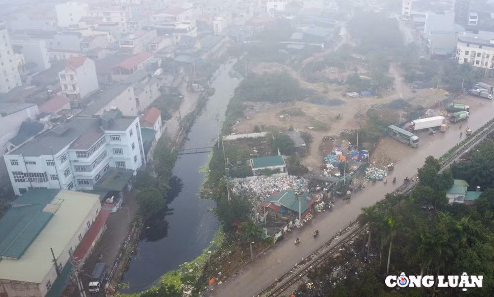 ha noi hang chuc tan rac o la phu dang tiep tuc duoc don dep hinh 8