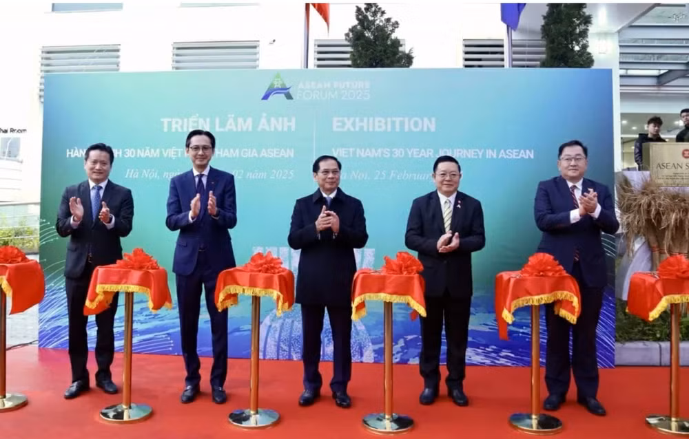 kham pha ve hanh trinh 30 nam viet nam tham gia asean hinh 2