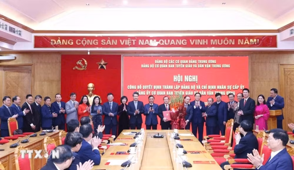 cong bo quyet dinh thanh lap dang bo co quan ban tuyen giao va dan van trung uong hinh 1