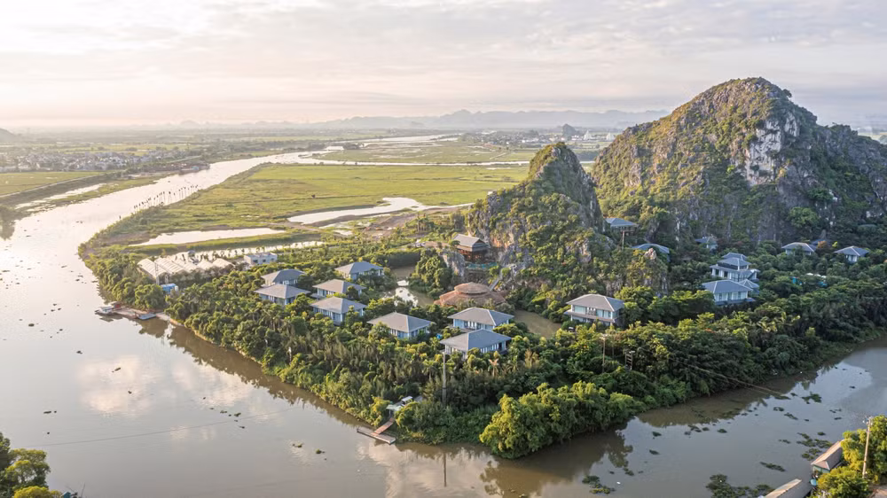 du lich ninh binh dam minh thu gian trong dong suoi khoang nong kenh ga hinh 2