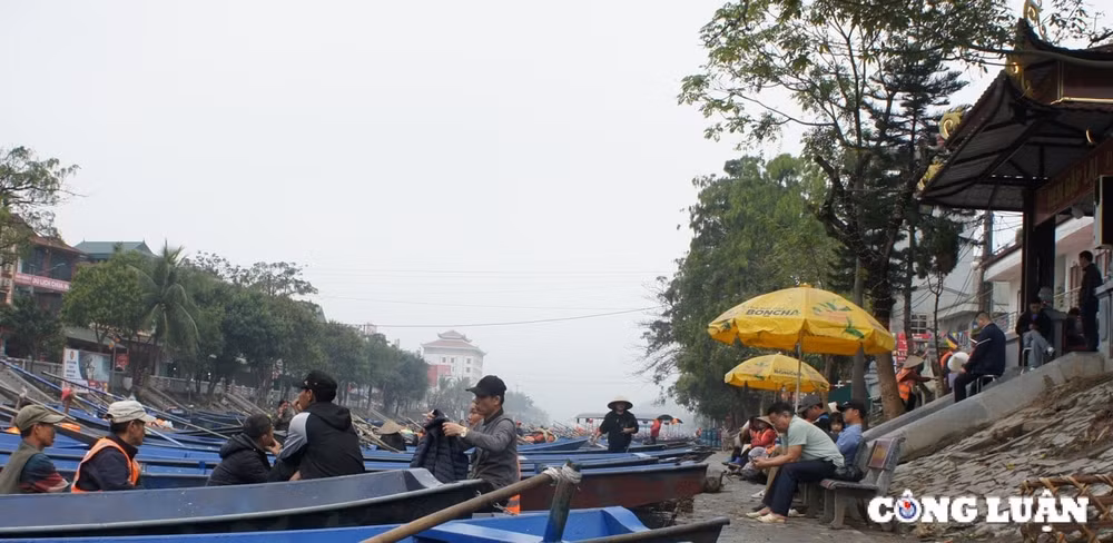 hon 390000 luot khach den voi le hoi chua huong hinh 3