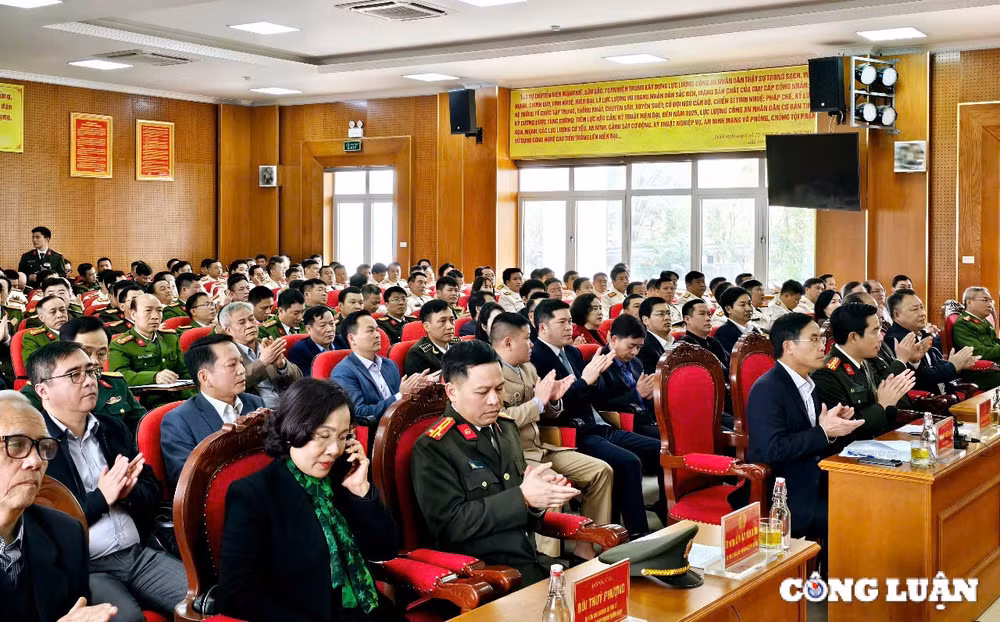 quang ninh chinh thuc giai the cong an huyen thi xa thanh pho hinh 1