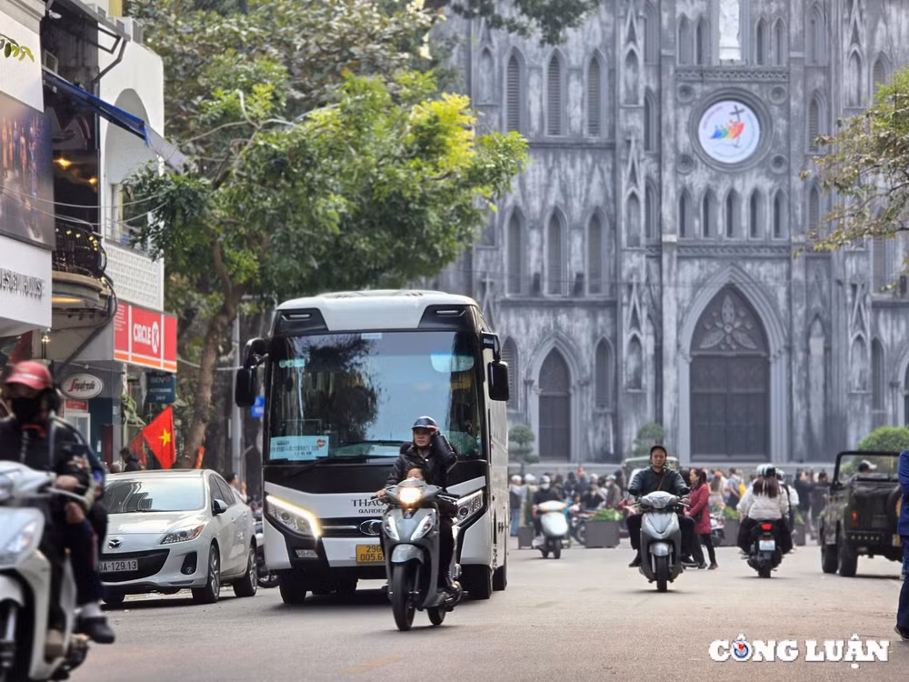 ha noi bo tri 6 diem trung chuyen khi han che xe o to tren 16 cho hoat dong tai pho co hinh 1