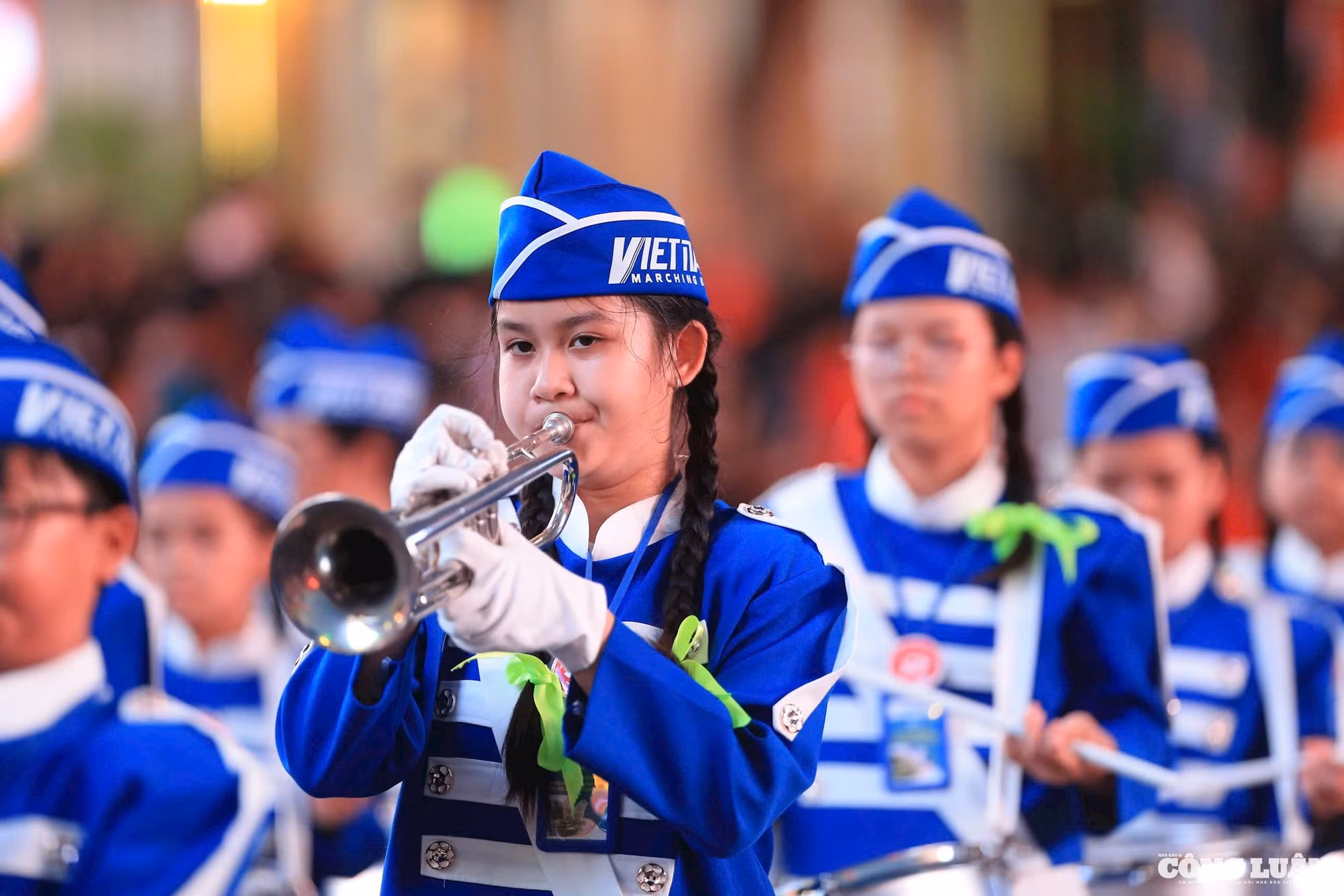 nguoi-dan-tphcm-thich-thu-xem-ky-binh-12.jpg