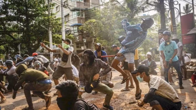 Những người biểu tình ở Myanmar. ảnh: GI