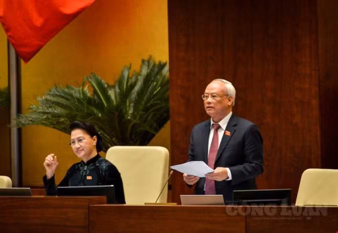 Phó Chủ tịch Quốc hội Uông Chu Lưu điều hành phiên họp.