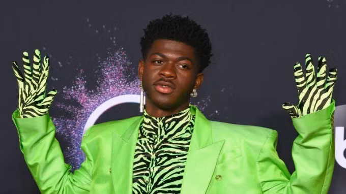Lil Nas cho biết, sản phẩm nhận về nhiều ý kiến trái chiều nhưng vẫn cháy hàng trên các kênh phân phối giày.