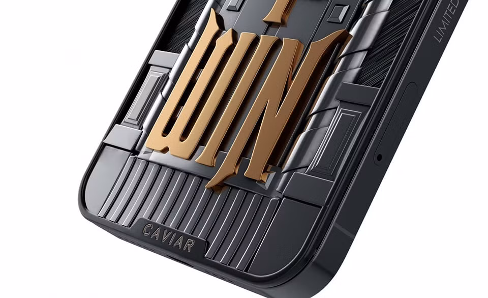 iPhone 12 Pro và iPhone 12 Pro Max được hãng độ Caviar thay đổi diện mạo mới. Ảnh: Caviar