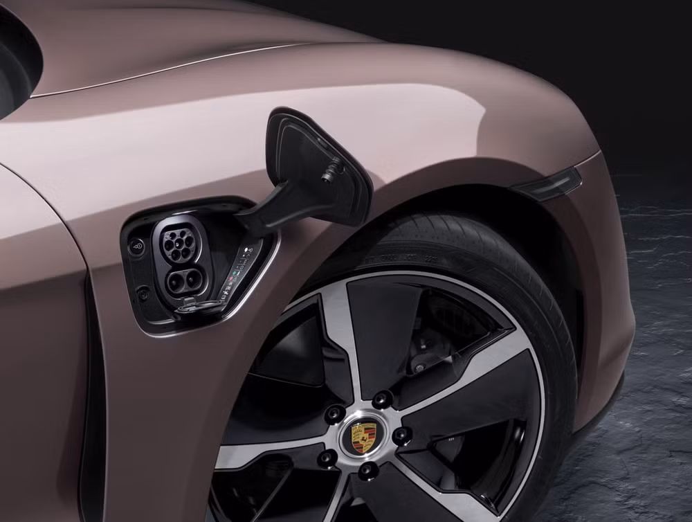 Xe điện Porsche Taycan bản đặc biệt ra mắt tại Triển lãm BIMS 2021. Ảnh: EVspecifications