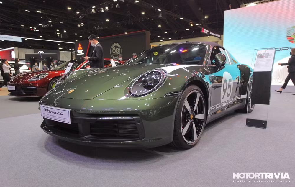 Xe điện Porsche Taycan bản đặc biệt ra mắt tại Triển lãm BIMS 2021. Ảnh: Motortrivia