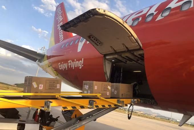 Những lô vaccine được Vietjet chuyển kịp thời tới các địa phương, góp phần đẩy nhanh chương trình tiêm phòng cho người dân. Ảnh: Đ.Minh