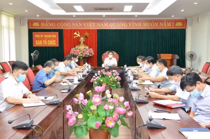 Tỉnh ủy Thanh Hóa họp khẩn liên quan đến ca mắc Covid-19 có lịch trình di chuyển phức tạp sáng 7/8.