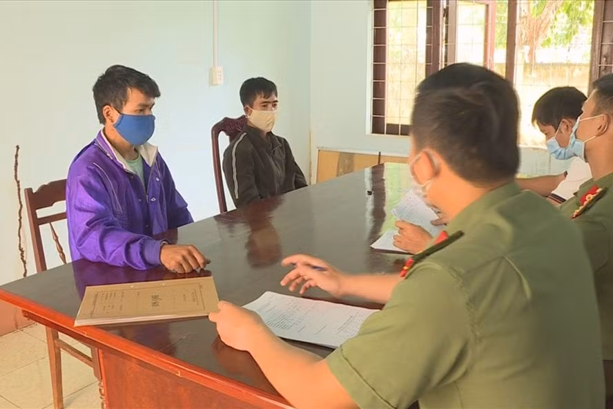Công an tỉnh Đắk Lắk mời những người đăng tin sai sự thật về dịch COVID-19 lên làm việc. Ảnh: laodong.vn