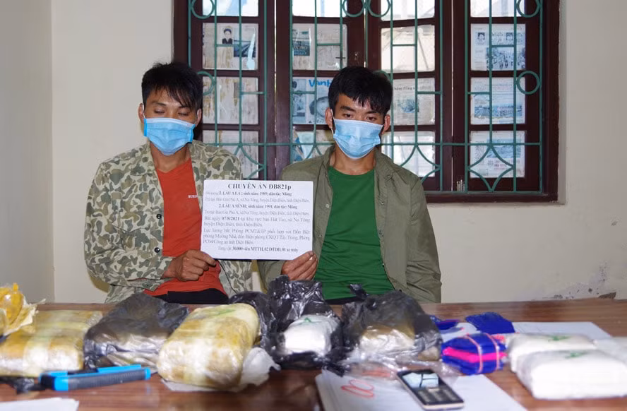 Hình ảnh 2 đối tượng mua bán trái phép 30.000 viên ma túy tổng hợp. Ảnh: hanoimoi.vn