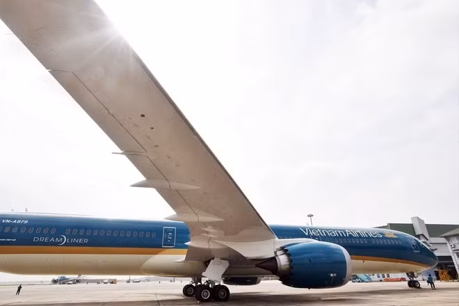 Chiếc máy bay lớn nhất của Vietnam Airlines được huy động để hỗ trợ đoàn công tác của Bệnh viện Việt Đức.