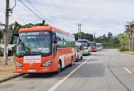 Những chuyến xe ghi dòng chữ 