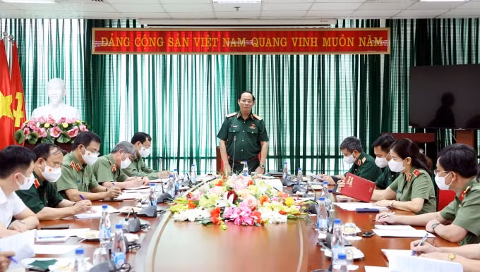 Phó Chủ tịch Quốc hội Trần Quang Phương phát biểu tại buổi làm việc.