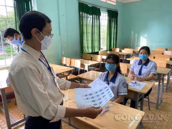Các thí sinh tham dự kỳ thi tốt nghiệp THPT đợt 2 tại Đồng Nai.