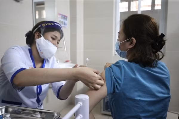 Trong ngày 5/8, có thêm 442.422 liều vaccine phòng COVID-19 được tiêm