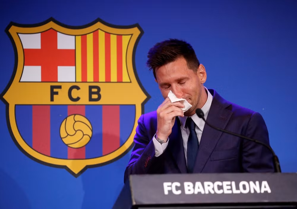 Siêu sao Messi bật khóc cả trước và trong buổi họp báo chia tay Barca. Ảnh: internet