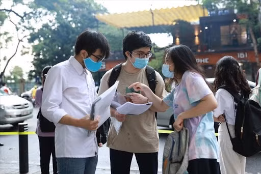 Học sinh Bắc Giang tựu trường vào ngày 1/9/2021. Ảnh: minh họa