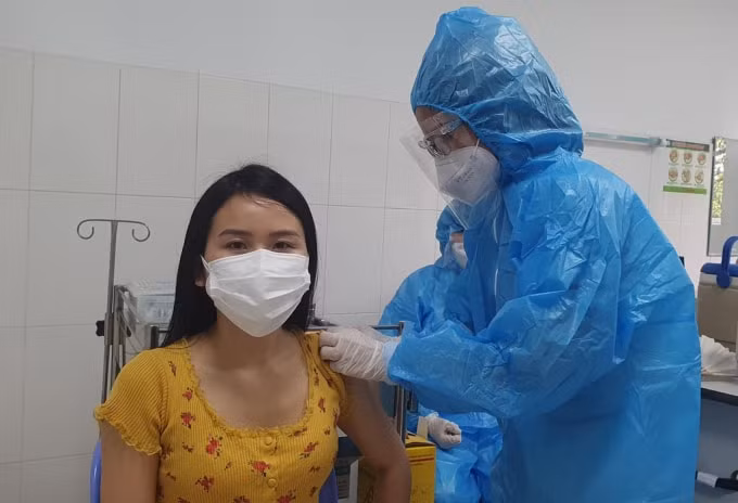 Tính đến 6 giờ, ngày 8/8, tỉnh Đồng Nai đã triển khai tiêm được tổng cộng hơn 101 ngàn liều vaccine phòng Covid-19. Ảnh: Lê Lâm