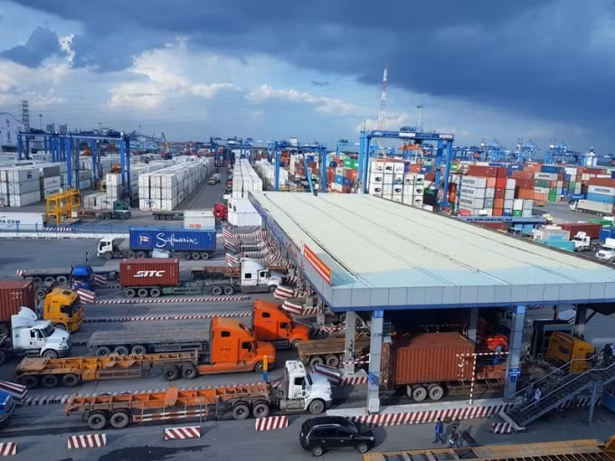 Các hãng tàu tăng cường đàm phán với các cảng tại khu vực Cái Mép và tại khu vực lân cận để có sự điều chỉnh linh hoạt trong trường hợp cảng Cát Lái quá tải. Ảnh minh họa