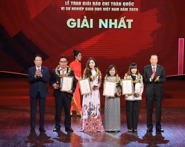 the le giai bao chi toan quoc vi su nghiep giao duc viet nam nam 2021 hinh 1