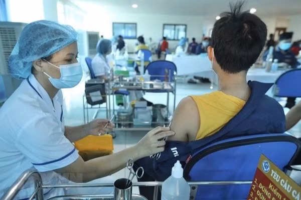 Trong ngày 3/8, đã có 405.884 liều vaccine COVID-19 được tiêm