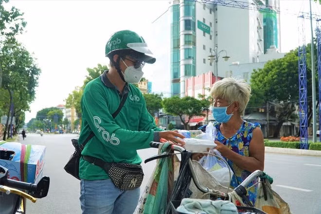 Nhân viên giao hàng ở Cần Thơ sẽ được xét nghiệm SARS-CoV-2 miễn phí. Ảnh: dantri