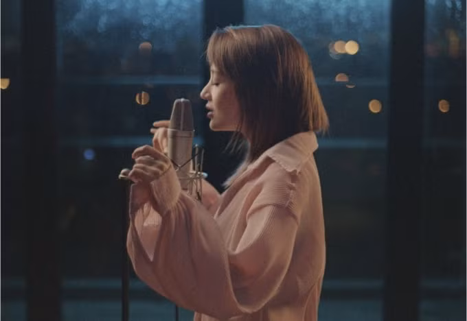Bảo Anh sử dụng Performance Video để giữ lửa với khán giả.