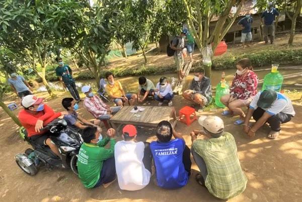 Các đối tượng cùng tang vật bị lực lượng công an phát hiện bắt giữ. Ảnh: Công an cung cấp