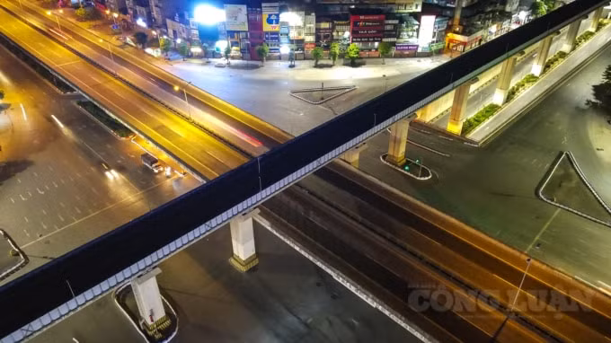 Các trục đường, ngã 4 vắng lặng còn hơn cả những ngày Tết.