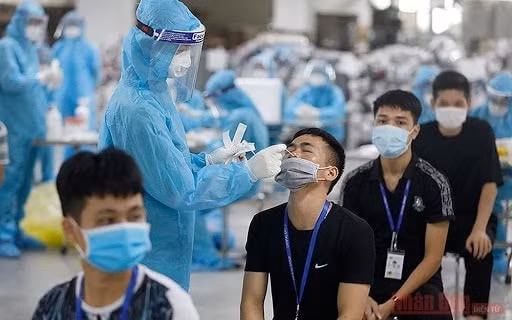Trưa 1/8, Hà Nội ghi nhận thêm 39 ca dương tính với SARS-CoV-2. Ảnh: nhandan