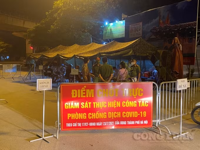 Ghi nhận thực tế, tại địa bàn quận Bắc Từ Liêm trong 10 ngày qua quận này đã lập 13 chốt chỉ huy, 64 chốt kiểm soát, 20 chốt phòng tỏa kiểm soát chặt chẽ người di chuyển trên địa bàn.