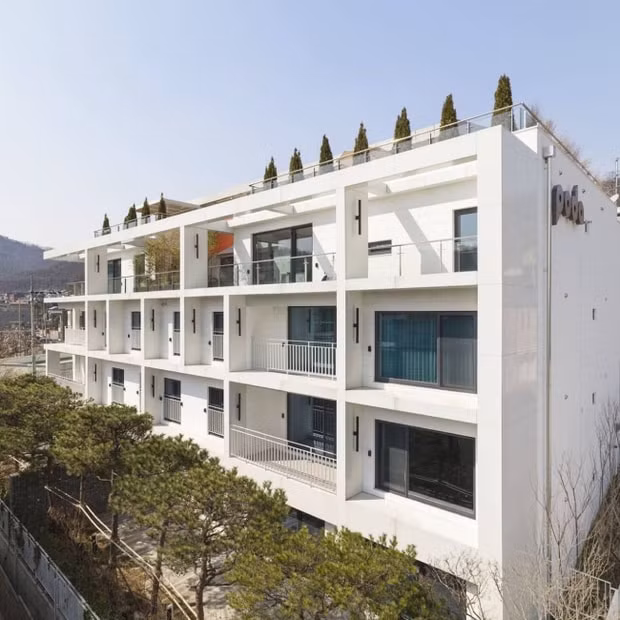 Bên ngoài căn penthouse cao cấp của Hyun Bin.