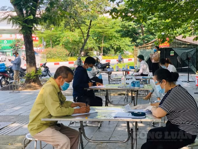 Tuyên truyền nhắc nhở, cho viết bản kiểm điểm đối với các trường hợp nhận thức được lỗi vi phạm, cam kết không tái phạm trong công tác phòng chống dịch COVID-19.