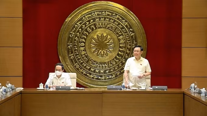Bí thư Đảng đoàn Quốc hội, Chủ tịch Quốc hội Vương Đình Huệ phát biểu tại buổi làm việc.