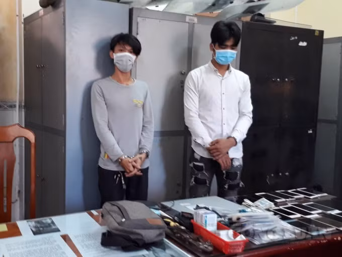 Đối tượng Phúc và Hùng tại cơ quan Công an.