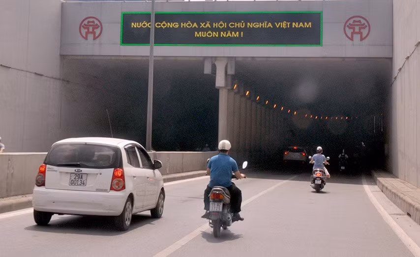 Hà Nội cấm một chiều phương tiện lưu thông qua hầm Kim Liên từ ngày 4/8. Ảnh: hanoimoi.vn