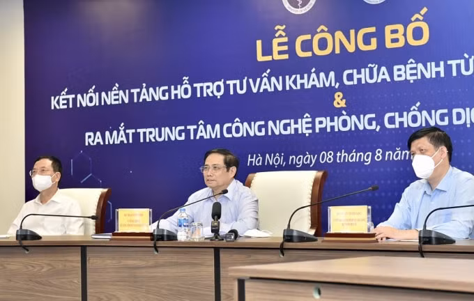 Cùng dự sự kiện với Thủ tướng Phạm Minh Chính có Bộ trưởng Bộ Thông tin và Truyền thông Nguyễn Mạnh Hùng, Bộ trưởng Bộ Y tế Nguyễn Thanh Long.
