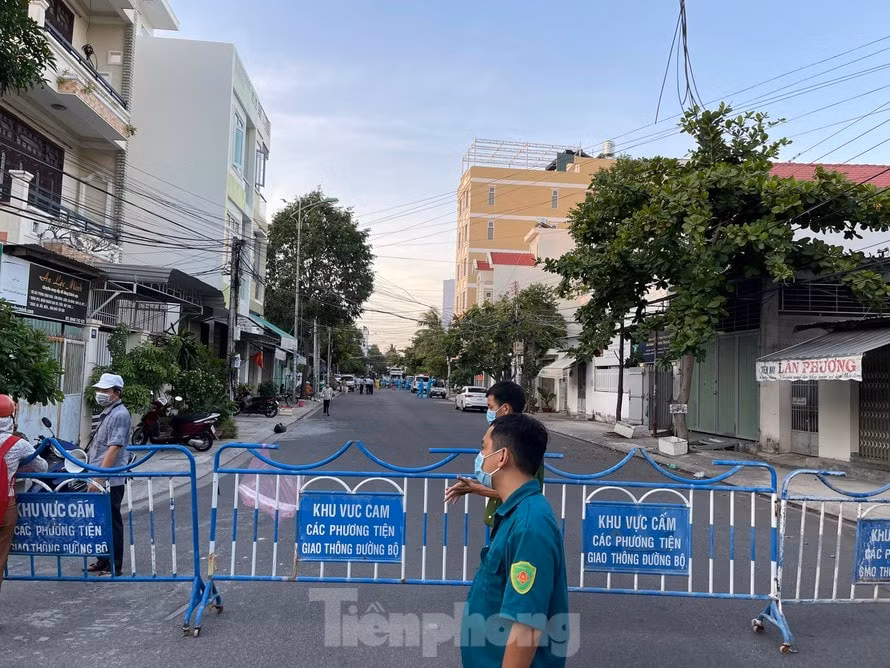 Thành phố Nha Trang phong toả một khu vực có ca mắc Covid- 19. Ảnh: tienphong.vn