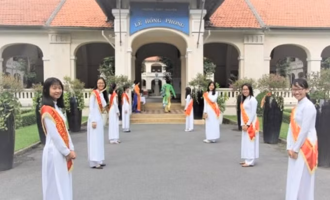 Nhiều năm qua, Trường THPT chuyên Lê Hồng Phong luôn là trường có điểm chuẩn vào lớp 10 cao nhất tại TP. HCM.