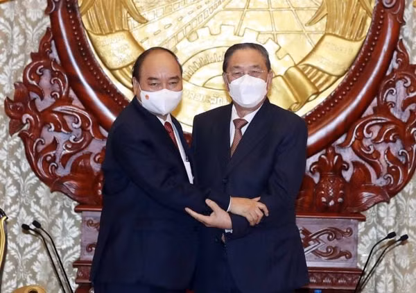 Chủ tịch nước Nguyễn Xuân Phúc gặp nguyên Tổng Bí thư, nguyên Chủ tịch nước Lào Choummaly Sayasone