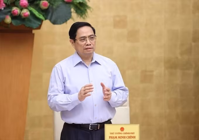 Thủ tướng Chính phủ Phạm Minh Chính yêu cầu thực hiện nghiêm giãn cách xã hội, không để “chặt ngoài lỏng trong”.