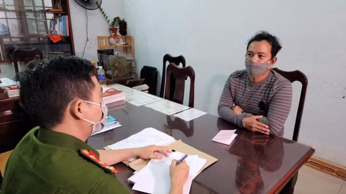 tung tien cuu huong dan vien du lich cuop dien thoai cua nu cong nhan hinh 1