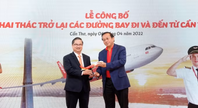 don he ruc ro vietjet chao don 10 duong bay den va di tu can tho hinh 2